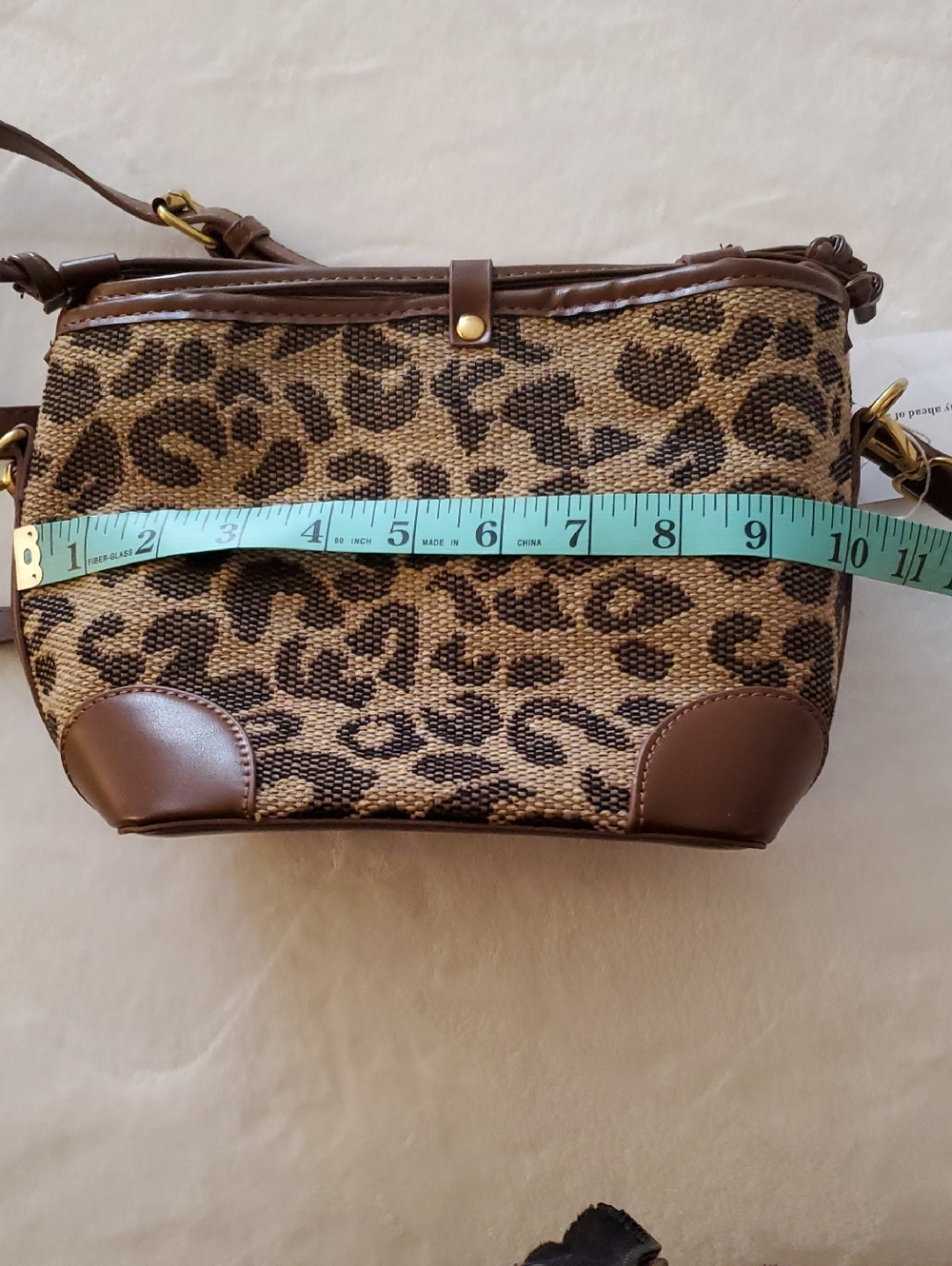 Ivy & Taylor Leopard Crossbody Bucket Bag NWT - Picture 5 of 8